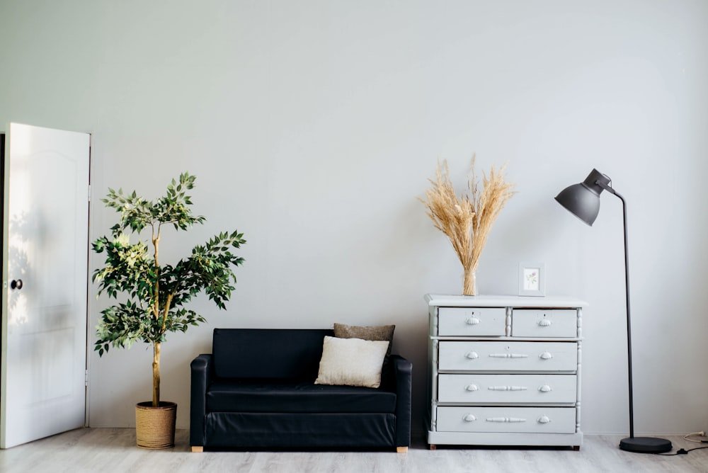15 No-Damage Gallery Wall Layouts That Actually Work